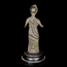 Statuette en bronze d'une femme romaine